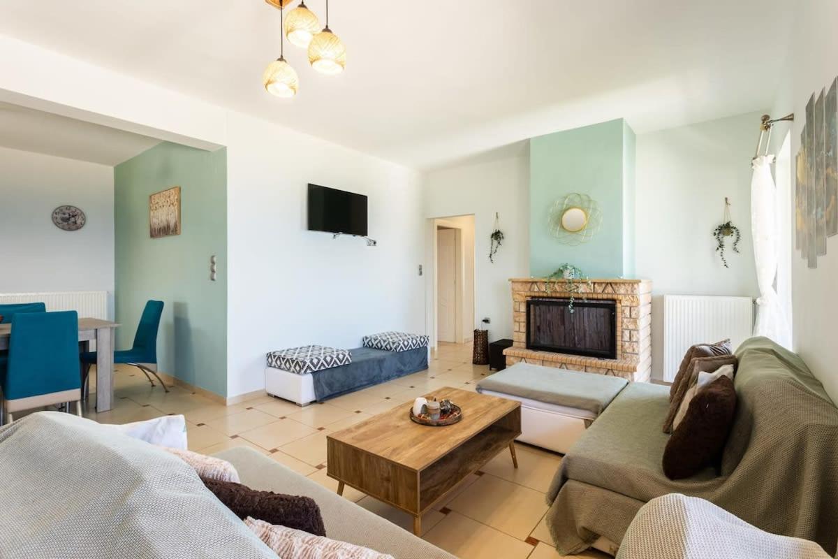 Beachside Getaway With Panoramic Seaviews Verga Kalamata