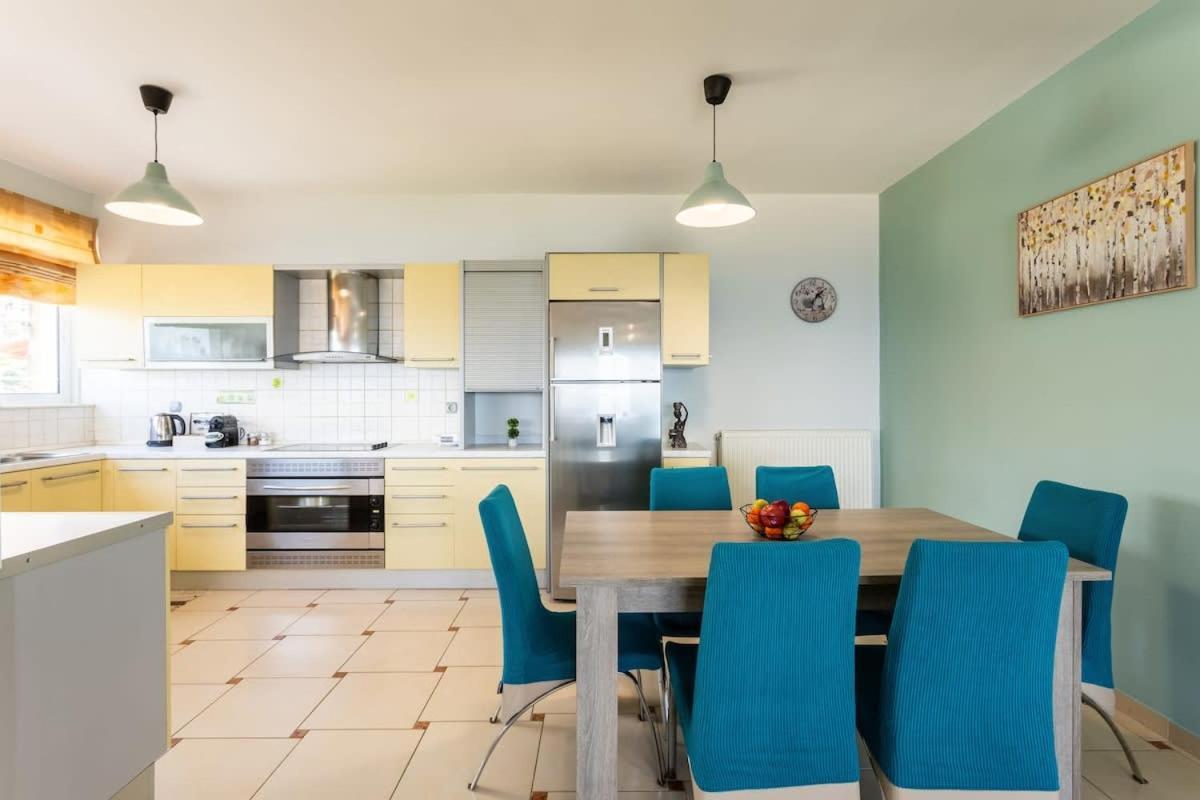 Beachside Getaway With Panoramic Seaviews *