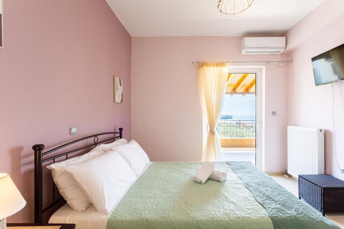 Beachside Getaway With Panoramic Seaviews Verga Kalamata