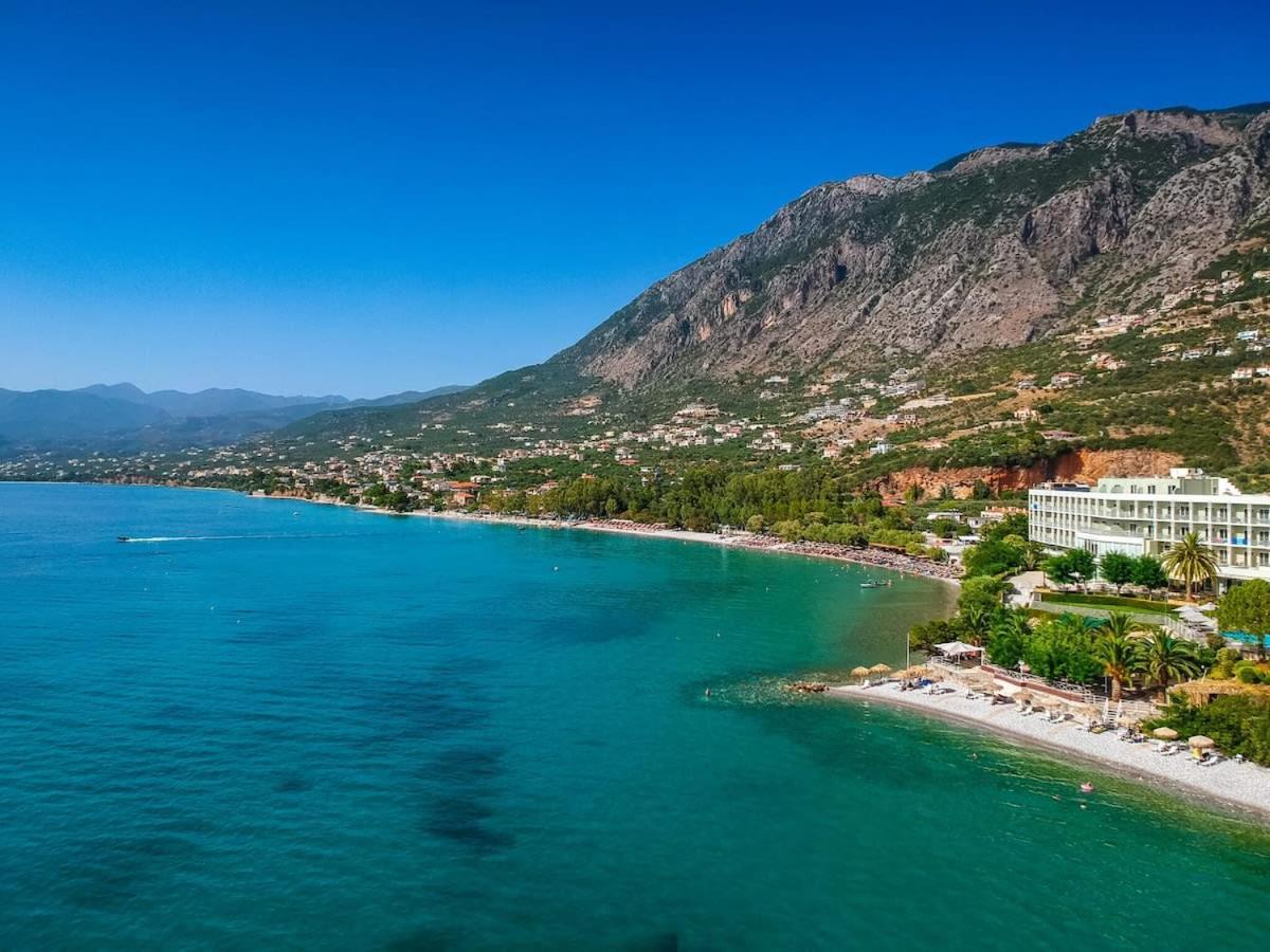 Beachside Getaway With Panoramic Seaviews *