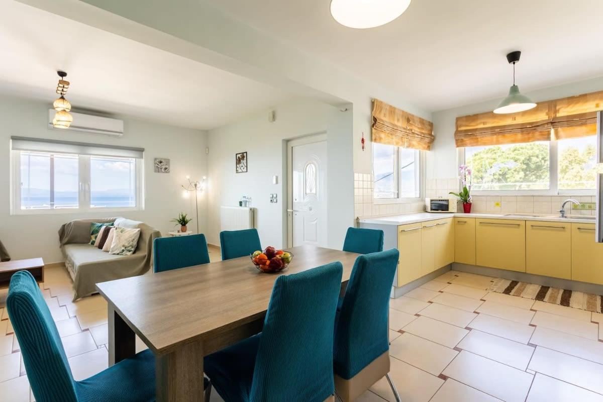 Apartment Beachside Getaway With Panoramic Seaviews *