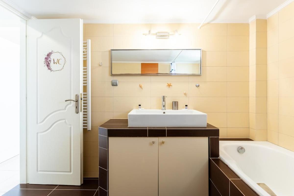 Apartment Beachside Getaway With Panoramic Seaviews *